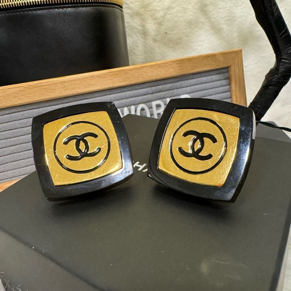 SOLD Chanel 80s vintage makeup collection compact powder style clip on earrings